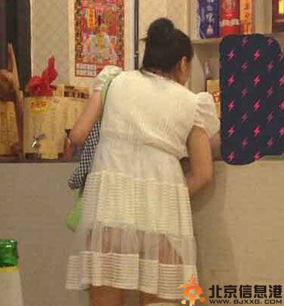 搞笑图片裤子的悲哀 这是裤子穿反了还是长反了