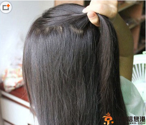 女生中分直发发型扎法 简单打造甜美淑女范儿