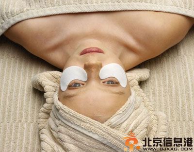 眼膜怎么贴怎么用注意事项 小编教你自制眼膜多久用一次