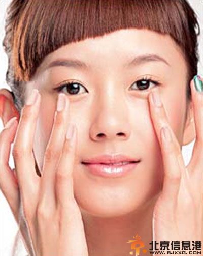 眼霜的正确使用方法 眼霜使用方法步骤图解