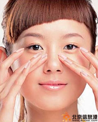眼霜的正确使用方法 眼霜使用方法步骤图解