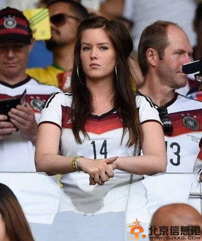 德拉克斯勒女友蕾娜个人资料照片 清纯可人与太太团共享胜利