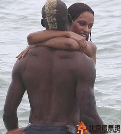 巴洛特利女友范妮罗伯特资料 解析巴洛特利为什么叫巴神