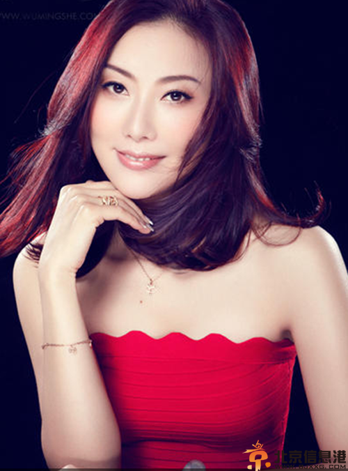 杨坤女友童童萧雅现身好声音 曝杨坤女友个人资料微博及亲密照