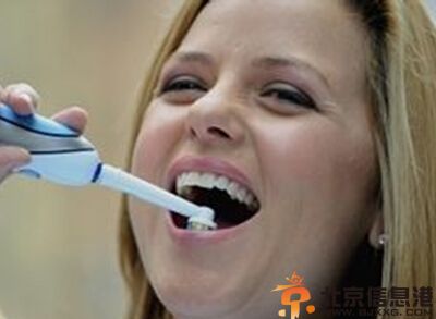 教你快速美白牙齿的方法 让你拥有自信笑容