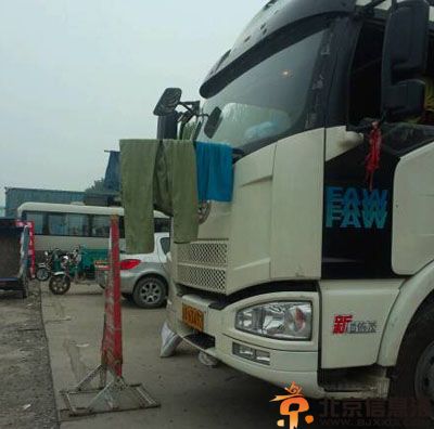 亮点图二货损友伤不起 千万不要跟损友同台飙戏