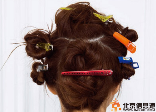 蜈蚣辫的编发图解 打造蓬松时尚感