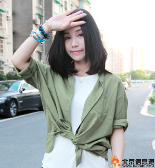 气质中分短发发型图片 圆脸女生夏日甜美首选