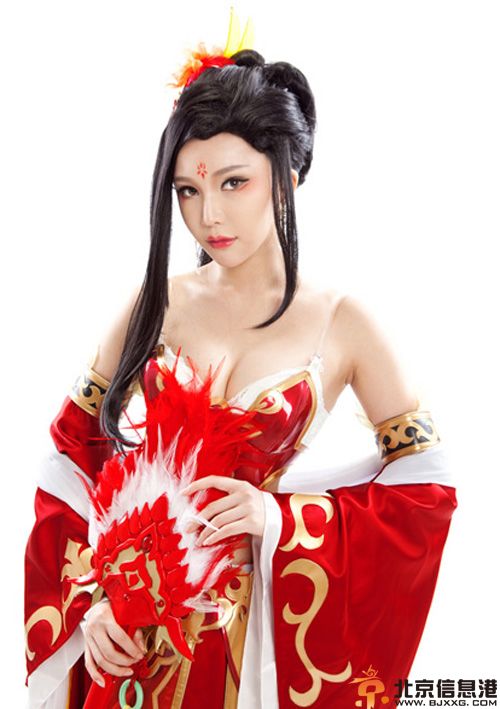 美女摄影师Amy个人资料微博走红 曝生活比基尼照