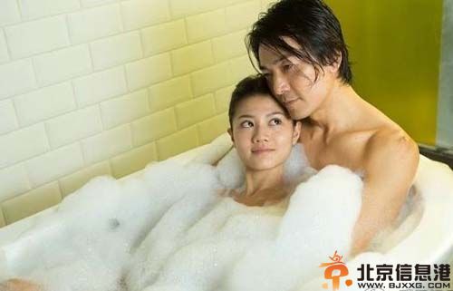郑伊健周秀娜最新<a href='http://www.bjxxg.cn/ent/dianying/' target='_blank'><u>电影</u></a>水中缠绵 未给蒙嘉慧报备