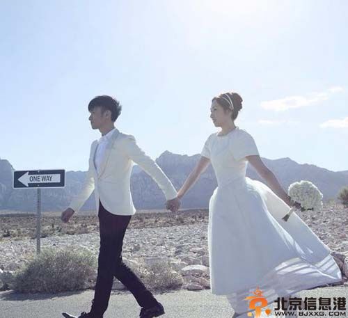 古巨基晒婚纱照微博感谢老婆 与Lorraine20年终成正果