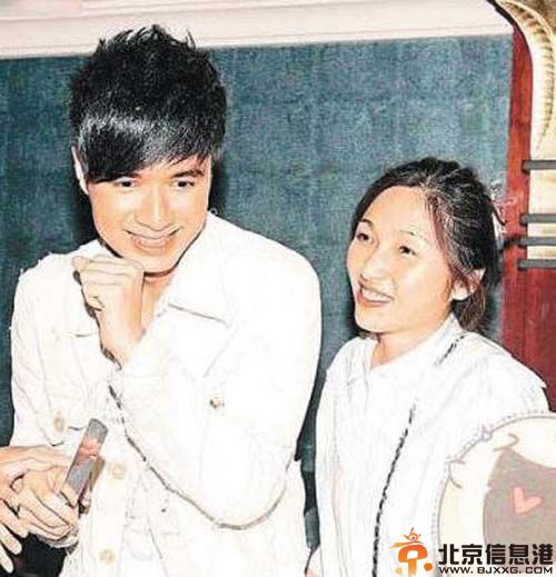 古巨基晒婚纱照微博感谢老婆 与Lorraine20年终成正果