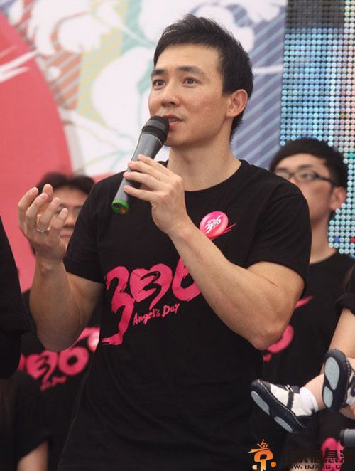 刘畊宏老婆王婉霏儿子刘宇恩资料照片 微博晒杰伦抱小泡芙照片