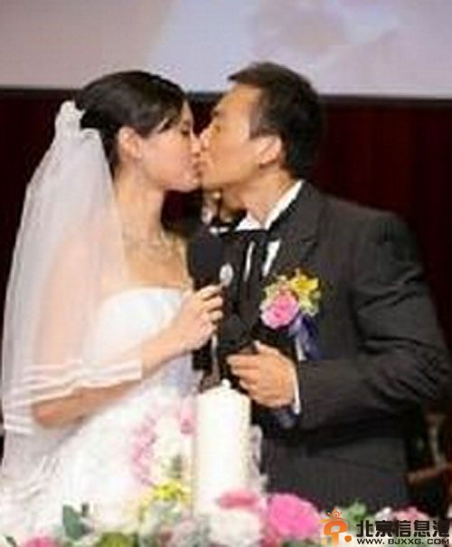 刘畊宏老婆王婉霏儿子刘宇恩资料照片 微博晒杰伦抱小泡芙照片