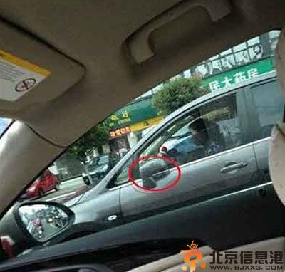 搞笑图片图片太美不忍心看 帅哥的节操掉地上了