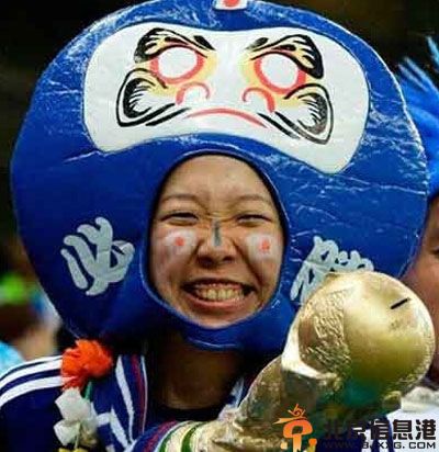 搞笑图片大和是个神奇的民族 不管拿着什么东西都很邪恶