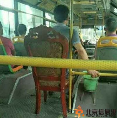 搞笑图片大和是个神奇的民族 不管拿着什么东西都很邪恶