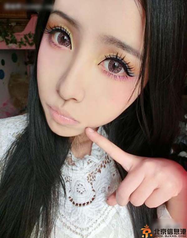 怎样化糖果妆容好看 分享韩式桃花妆的画法图解