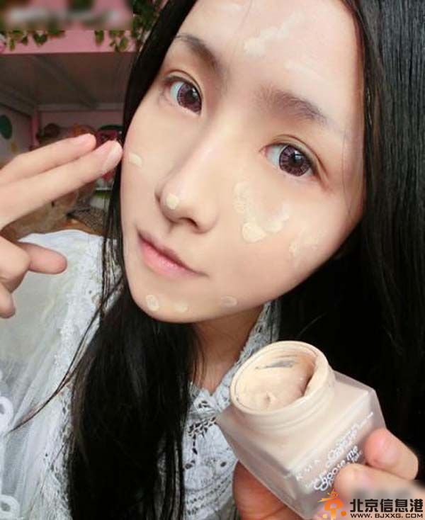 怎样化糖果妆容好看 分享韩式桃花妆的画法图解
