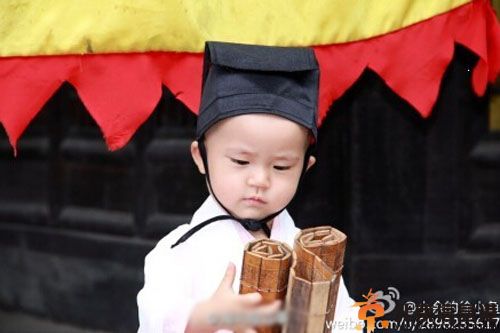 武当小和尚变身超萌道姑 小余的徐小鱼微博曝女儿小鱼照片