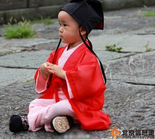 武当小和尚变身超萌道姑 小余的徐小鱼微博曝女儿小鱼照片