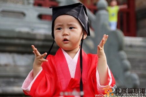 武当小和尚变身超萌道姑 小余的徐小鱼微博曝女儿小鱼照片