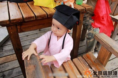 武当小和尚变身超萌道姑 小余的徐小鱼微博曝女儿小鱼照片