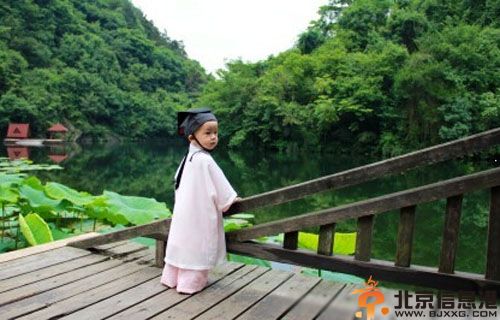 武当小和尚变身超萌道姑 小余的徐小鱼微博曝女儿小鱼照片