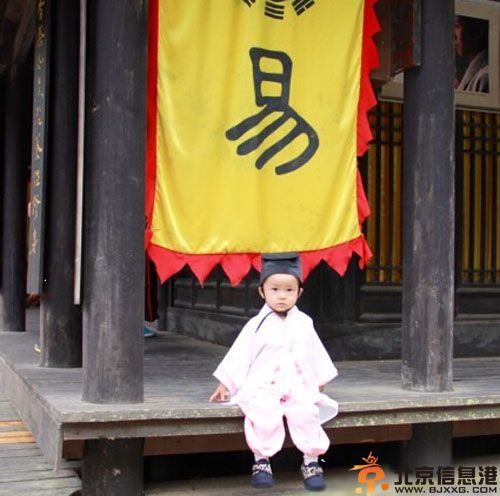 武当小和尚变身超萌道姑 小余的徐小鱼微博曝女儿小鱼照片