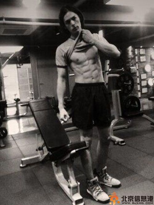 小时代Neil李贤宰女友是谁 普通话搞笑引关注揭其资料微博照片