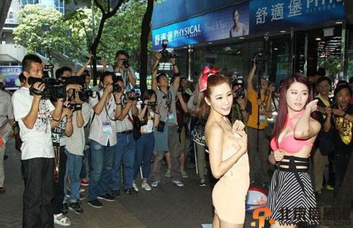 嫩模组合Amy-AD2当众脱衣照片 揭Amy艾美琦和Aily吴婕妤个人资料