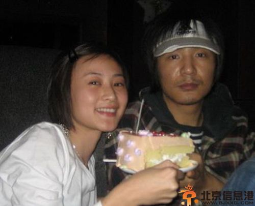 朴树复出近况演唱平凡之路 老婆吴晓敏微博隔空示爱