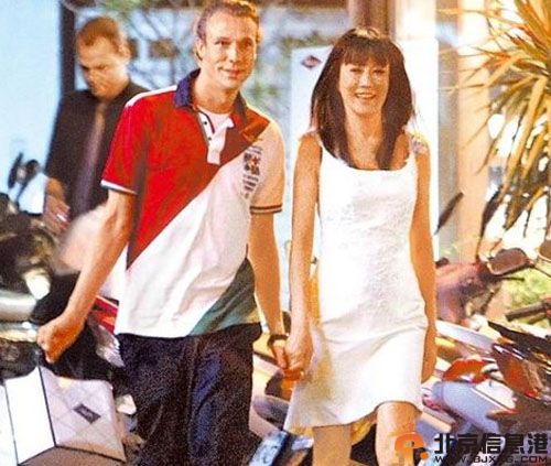 罗霈颖男友是谁揭其微博年轻照片 罗妹妹有女儿吗与利菁是怎么了