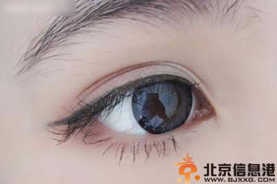 芭比妆的画法图解教程 教你怎样化自然娃娃妆