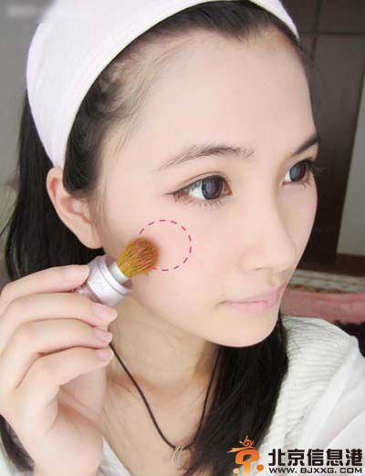 芭比妆的画法图解教程 教你怎样化自然娃娃妆