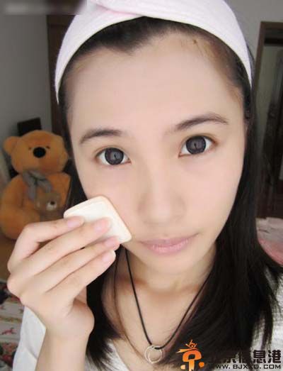 芭比妆的画法图解教程 教你怎样化自然娃娃妆