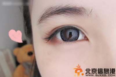 芭比妆的画法图解教程 教你怎样化自然娃娃妆