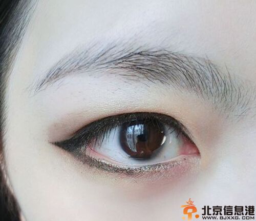 学习内双眼皮眼妆画法 让你变身电力大眼妹