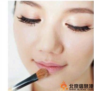 红唇妆的画法分享 打造百看不厌的动人红唇