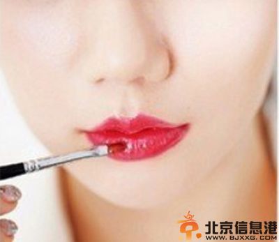 红唇妆的画法分享 打造百看不厌的动人红唇