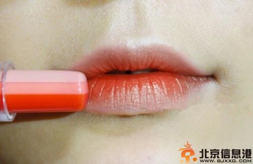 盘点3款最美渐变唇妆画法 娇嫩双唇动感迷人