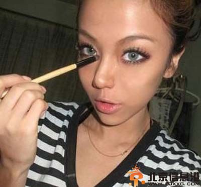 欧美混血妆怎么画图解 派对必备吸睛妆容不容错过