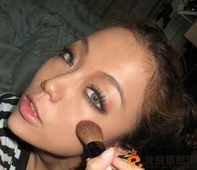 欧美混血妆怎么画图解 派对必备吸睛妆容不容错过