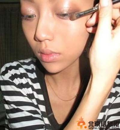 欧美混血妆怎么画图解 派对必备吸睛妆容不容错过