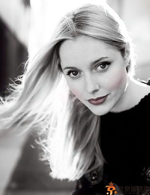 真人版冰雪女王乔治娜·海格被呼好胖 揭其个人资料海量生活照片