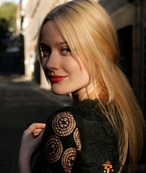 真人版冰雪女王乔治娜·海格被呼好胖 揭其个人资料海量生活照片