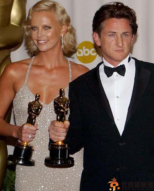 西恩潘妻子是谁 曝第一任老婆麦当娜女友查理兹塞隆资料