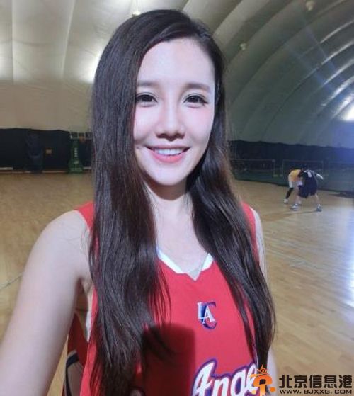 刘语熙不雅照热裤造型流出 微博曝与男朋友婚纱照