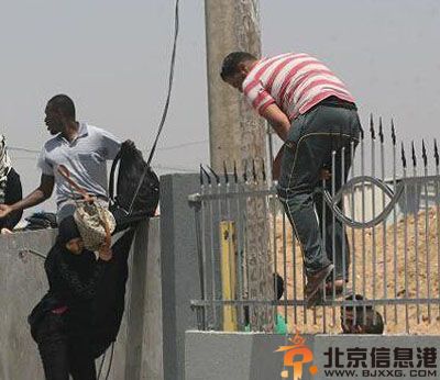 搞笑图片扫一扫送礼品 这绝对不是诚心的