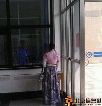 搞笑图片扫一扫送礼品 这绝对不是诚心的